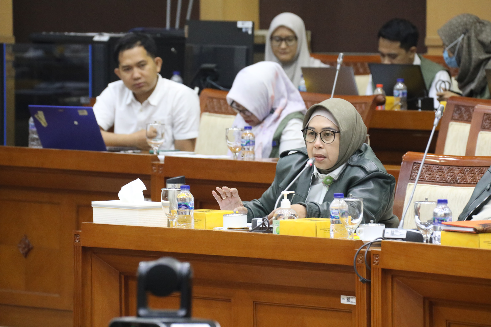 Deputi Bidang Pencegahan BNPB Prasinta Dewi saat memberikan jawaban pada rapat kerja dengan Komisi VIII DPR RI di Gedung Nusantata II, Jakarta Pusat, Jakarta pada Senin (4/9).